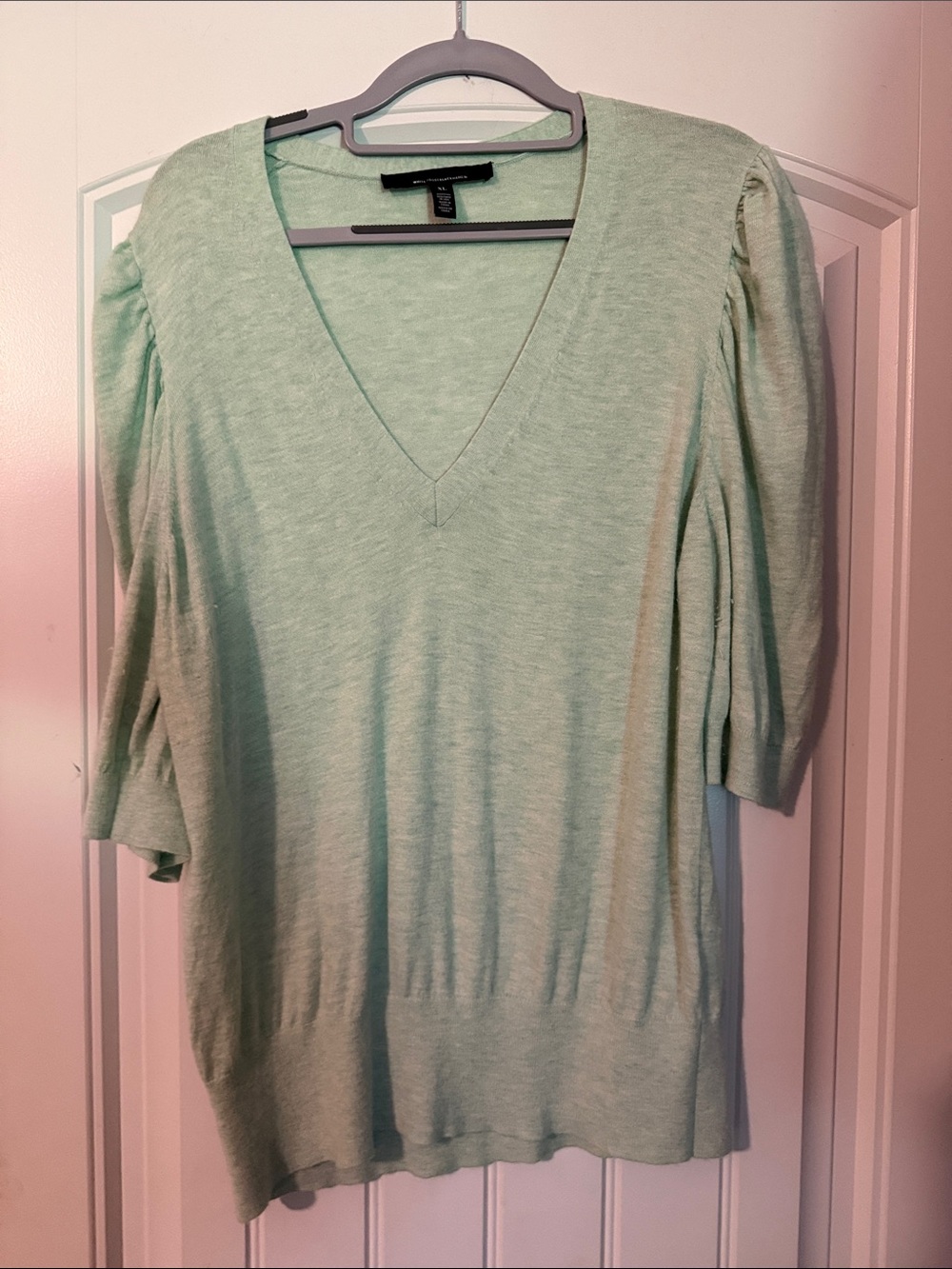 White House Black Market Mint Green V-Neck Short Sleeve Pullover